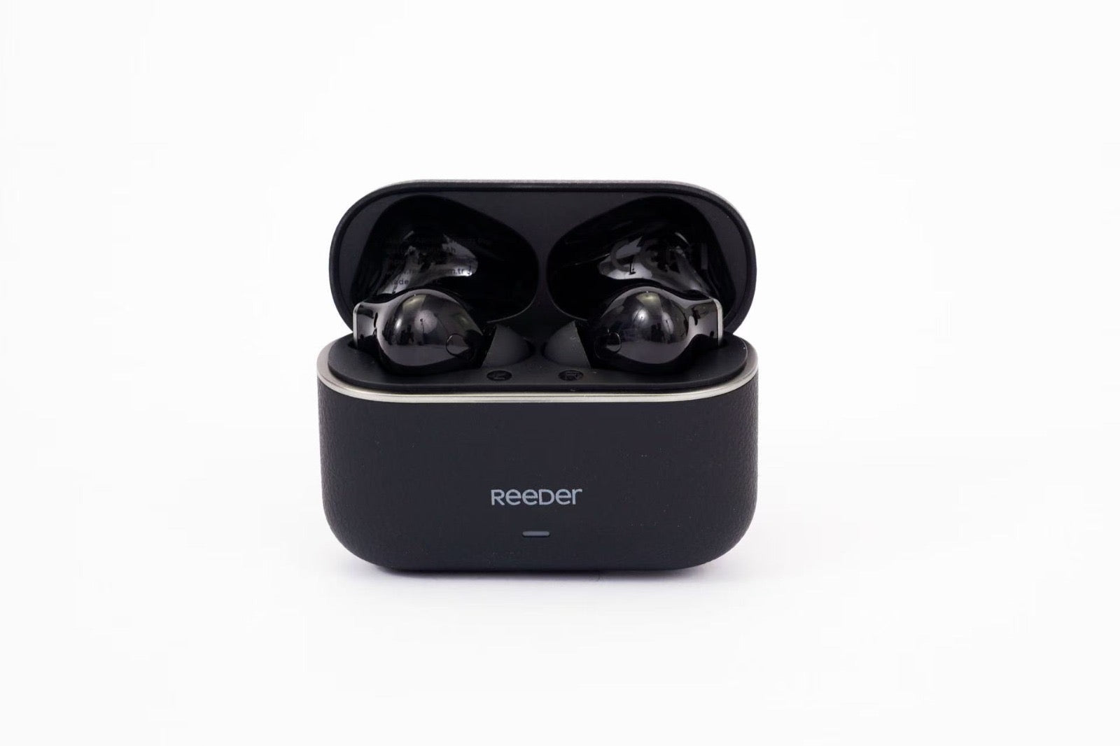 Reeder Apollo Earpods Pro Siyah şarj kutusuyla birlikte görünümü