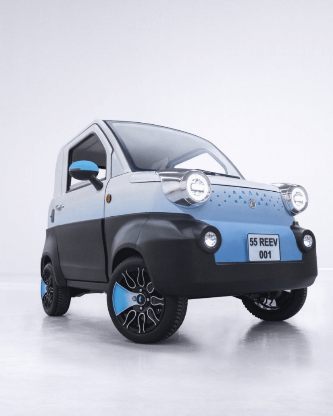 Reeder ReeV Fancy Elektrikli Araba, modern tasarım, şehir içi kullanım için uygun, elektrikli araç.